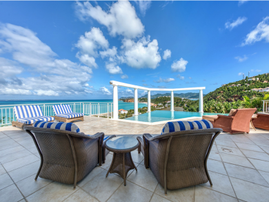Dramatic Views from Hill Perched Villa!